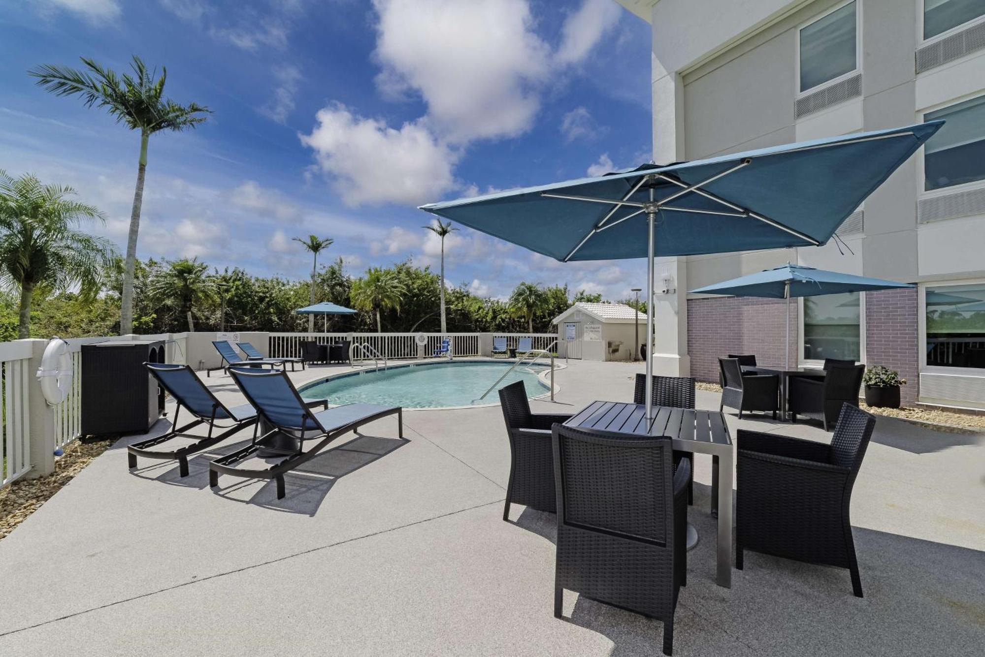 Hampton Inn Port Charlotte Exterior foto
